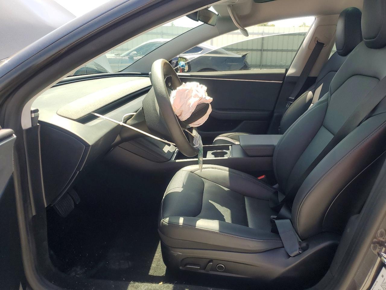 2024 Tesla Model 3 - Image 7