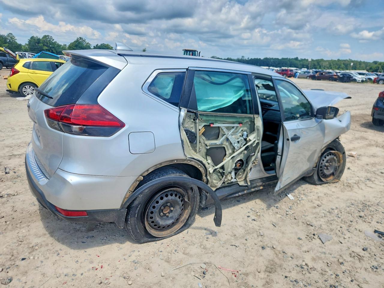 2019 Nissan Rogue S - Фото 3