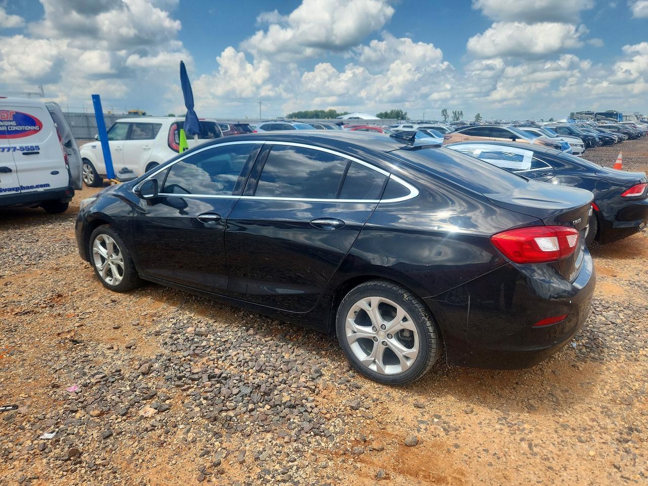 2017 Chevrolet Cruze Premier - Фото 2
