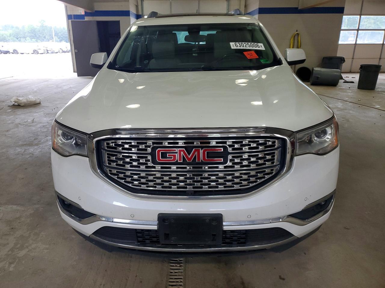 2017 GMC Acadia Denali - Фото 5