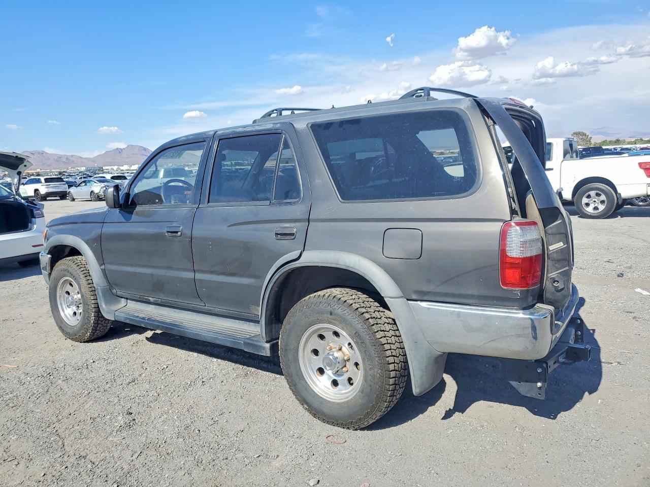 1997 Toyota 4Runner Sr5 - Image 2