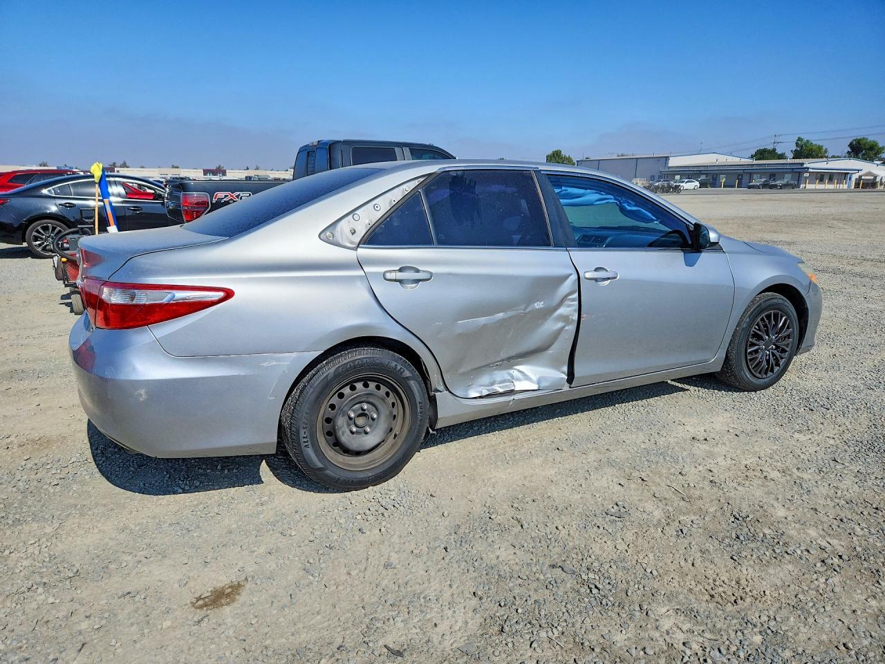 2015 Toyota Camry Le - Фото 3