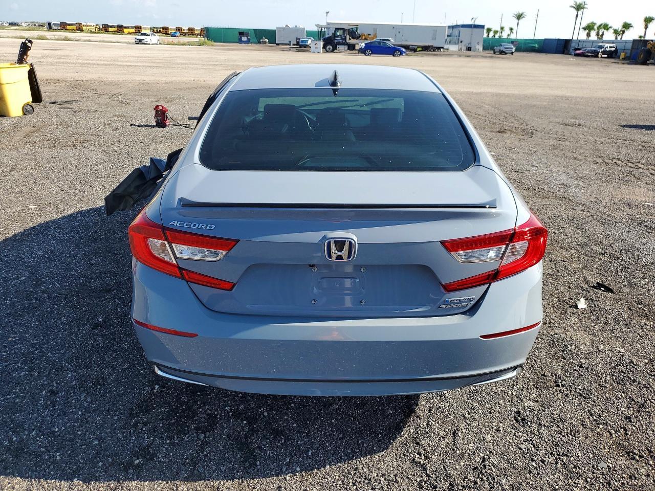 2022 Honda Accord Hybrid Sport - Image 6