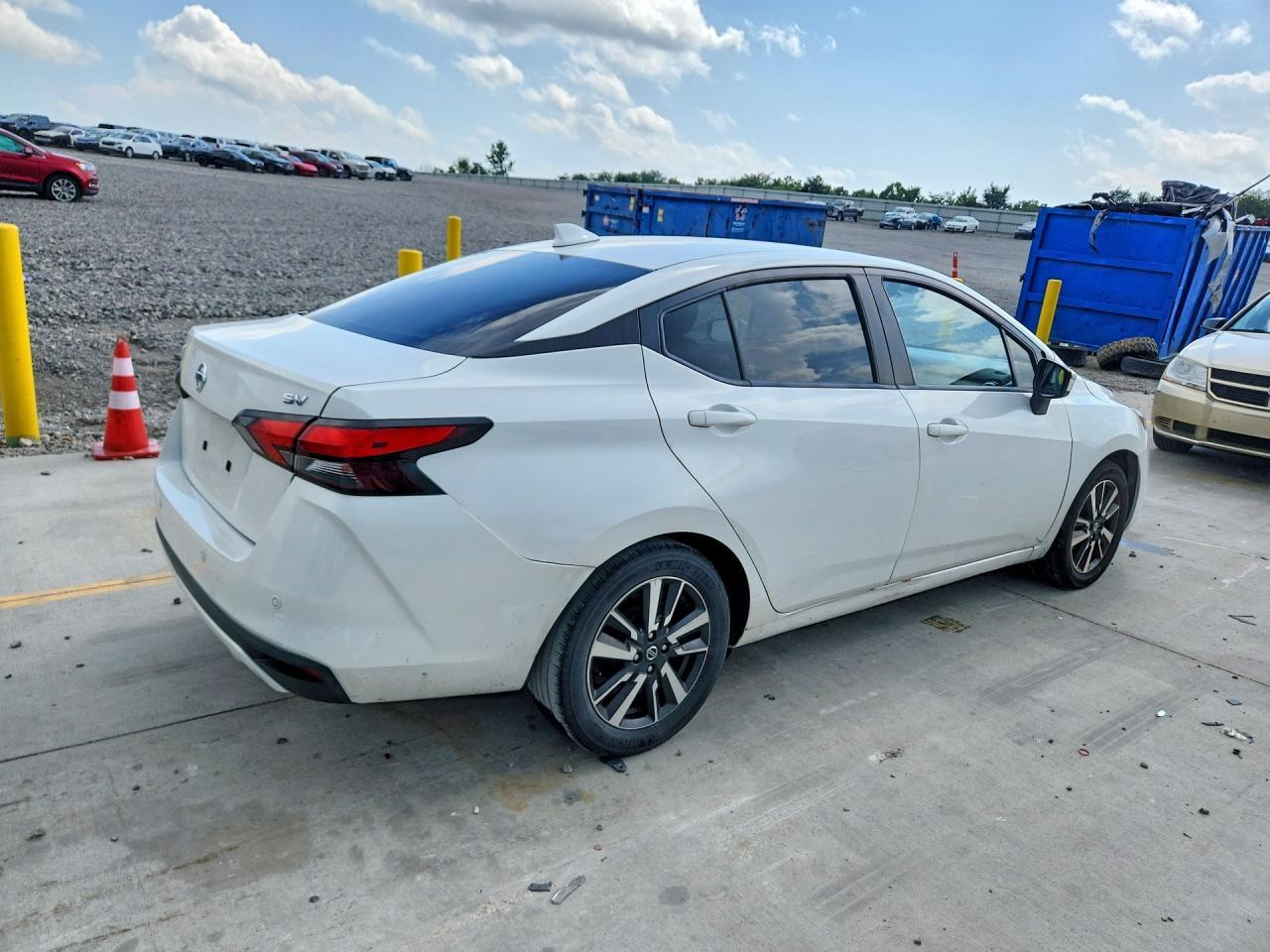 2021 Nissan Versa Sv - Image 3