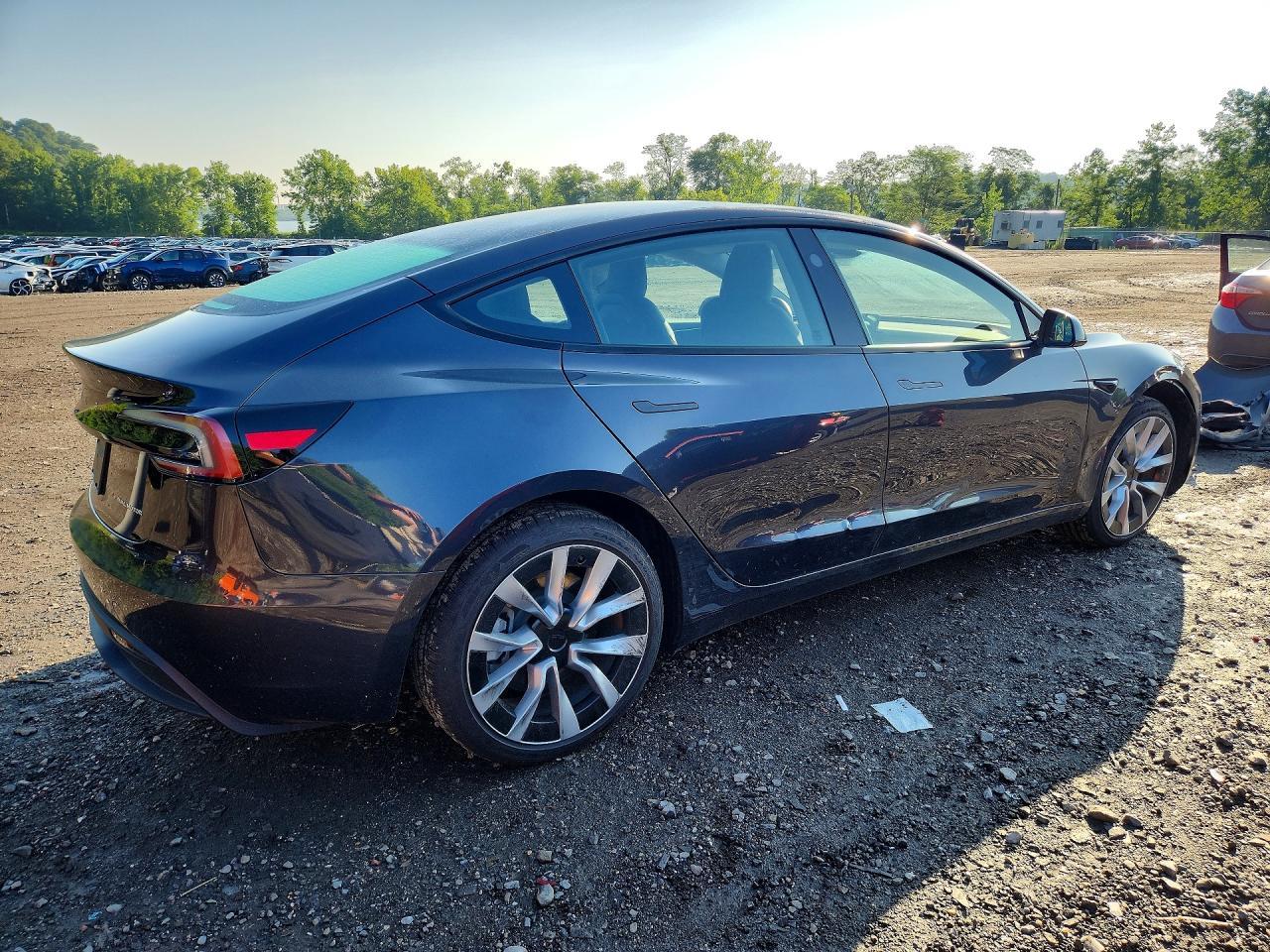 2025 Tesla Model 3 - Image 3