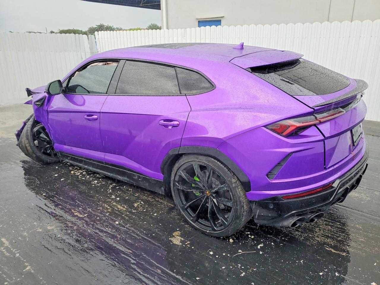 2022 Lamborghini Urus - Фото 2