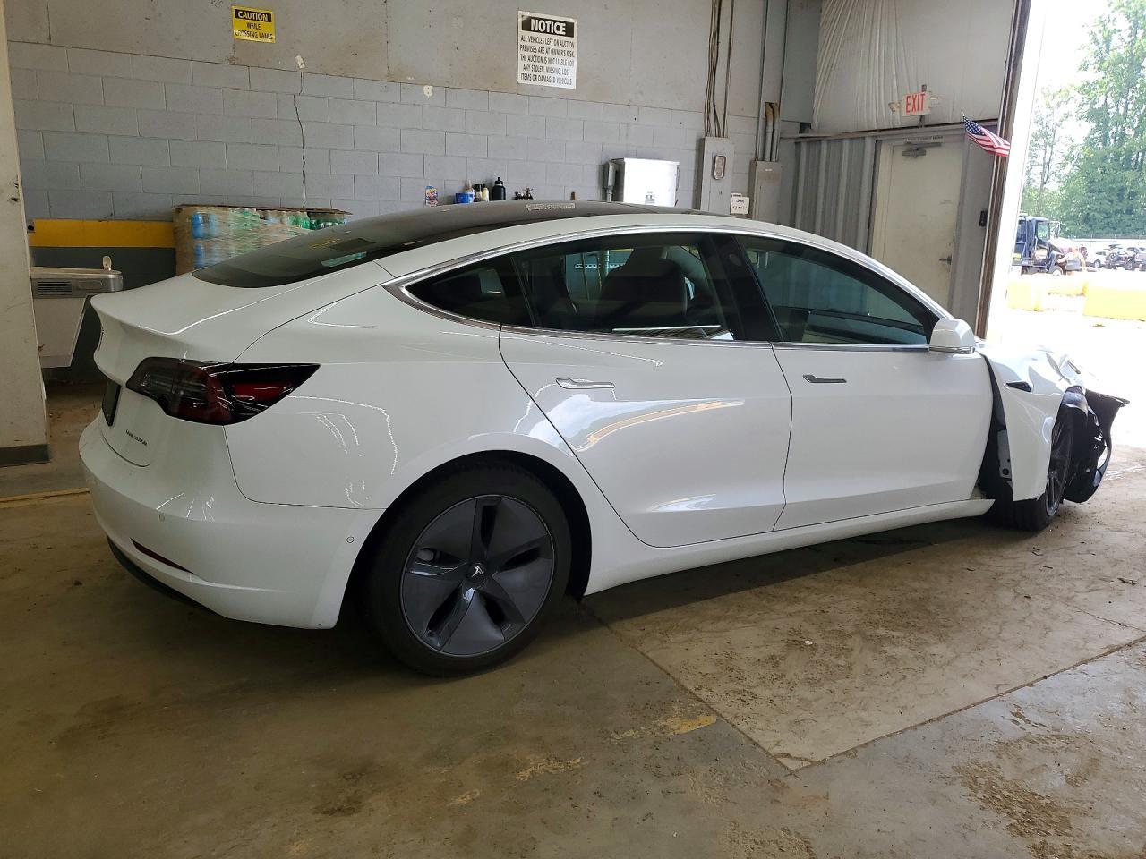 2019 Tesla Model 3 - Фото 3