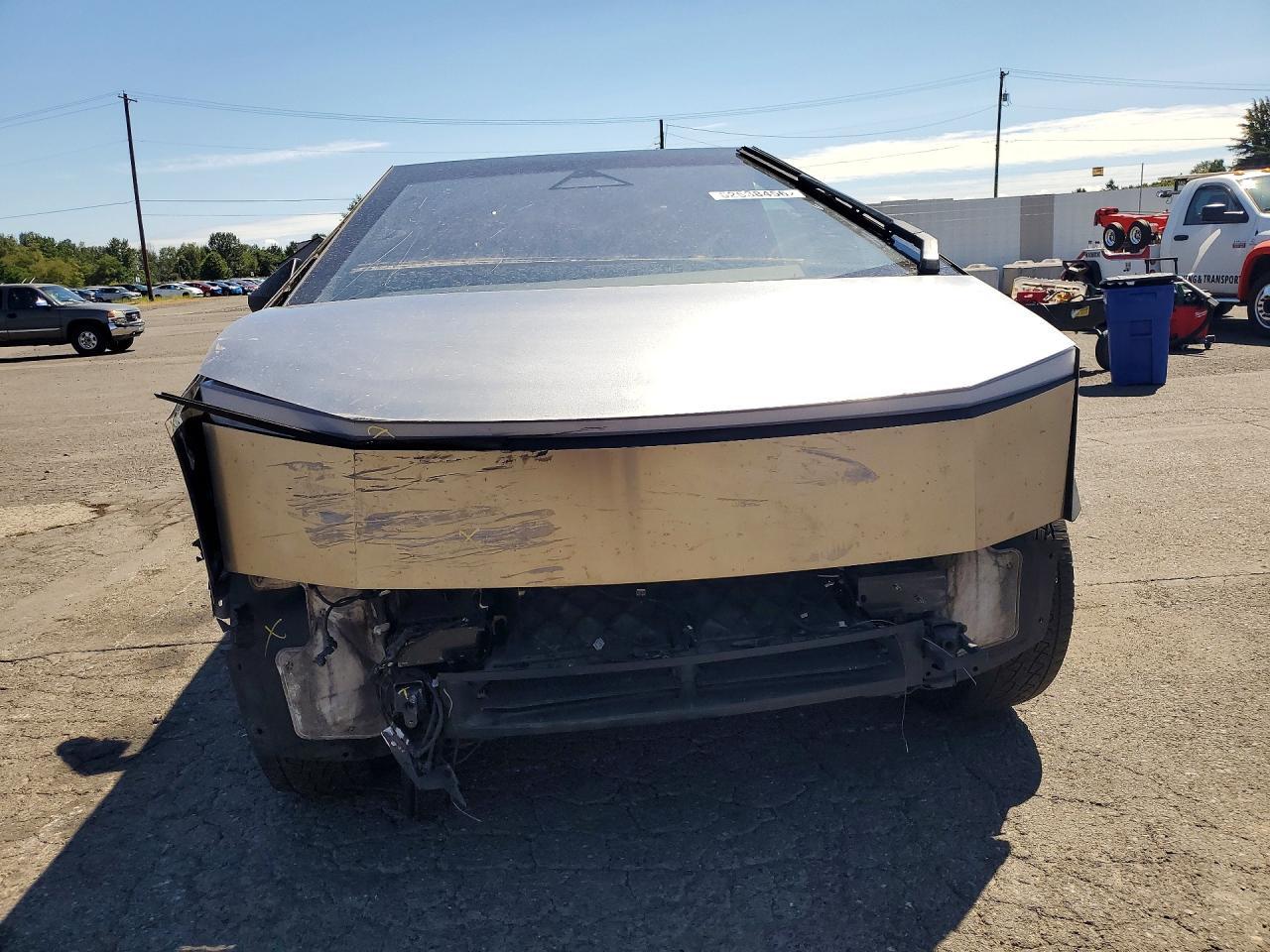 2025 Tesla Cybertruck - Image 5
