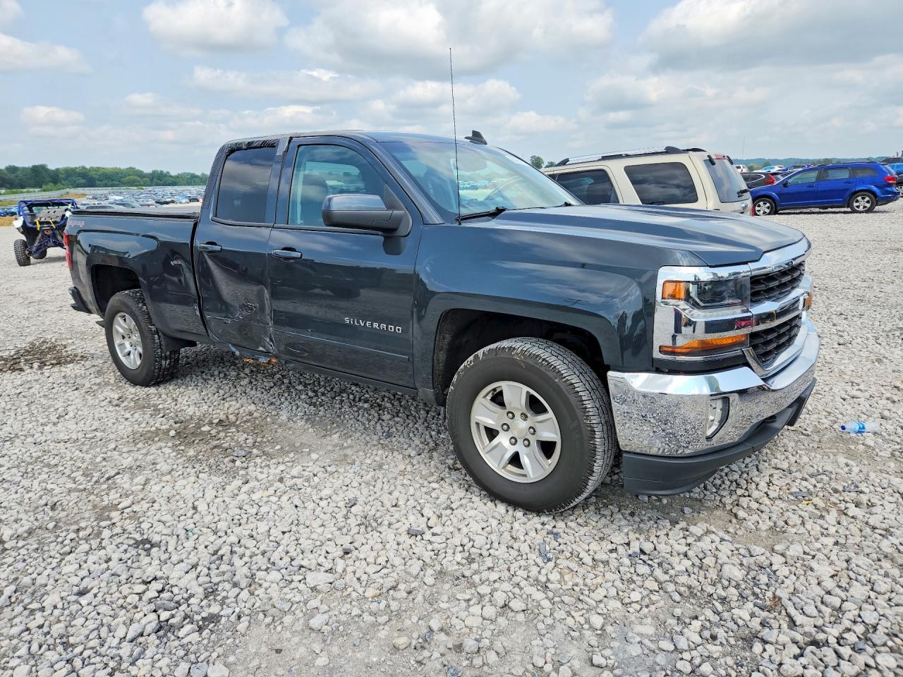 2017 Chevrolet Silverado K1500 Lt - Image 4
