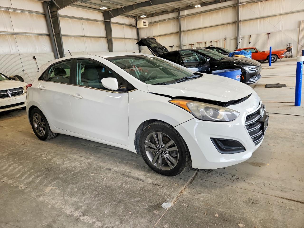 2017 Hyundai Elantra Gt Base - Фото 4