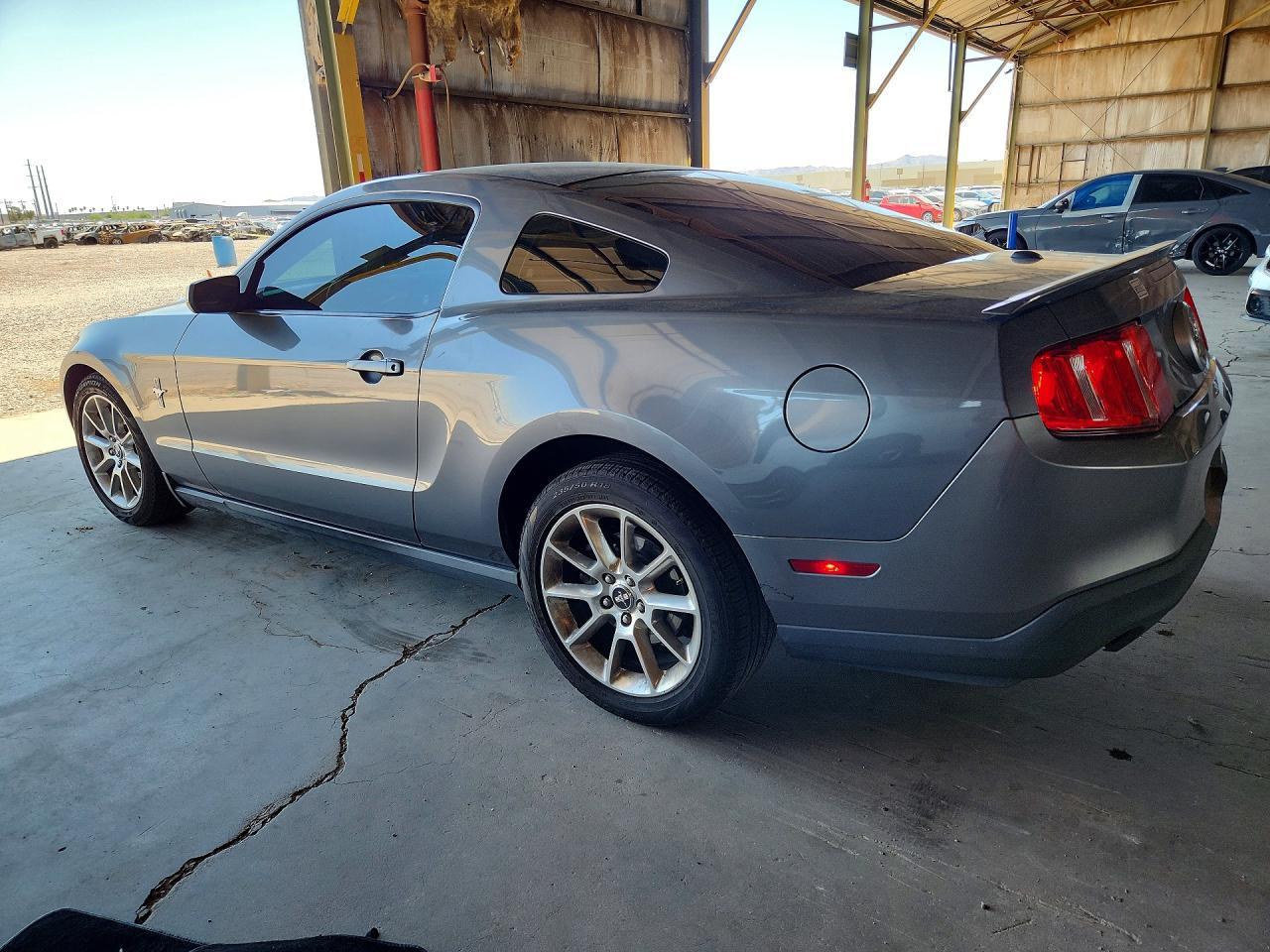 2011 Ford Mustang - Фото 2