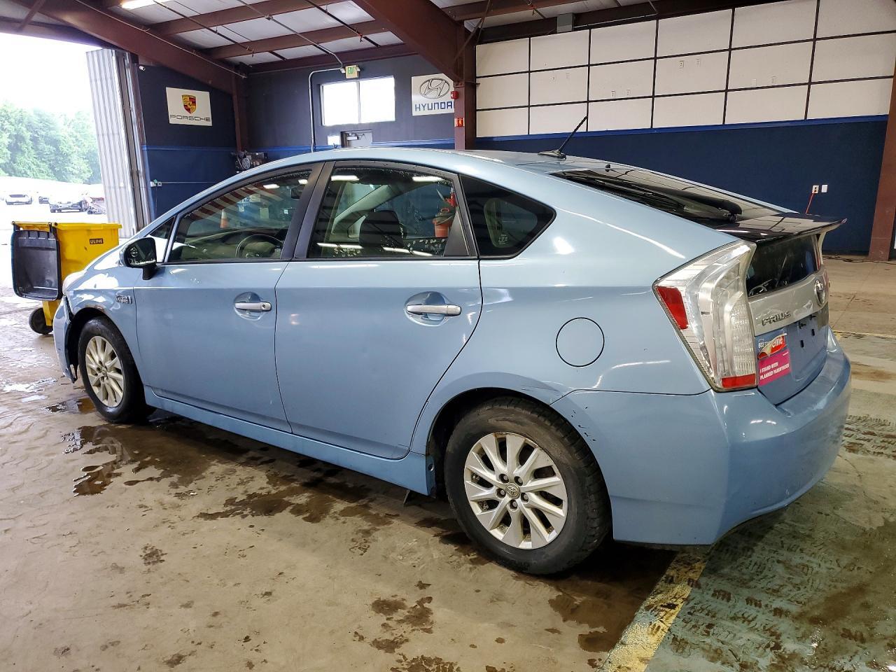 2014 Toyota Prius Plug-In Hybrid Base - Image 2