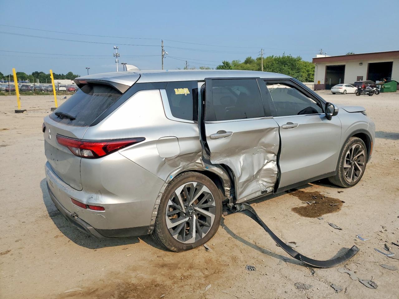 2022 Mitsubishi Outlander Es - Фото 3