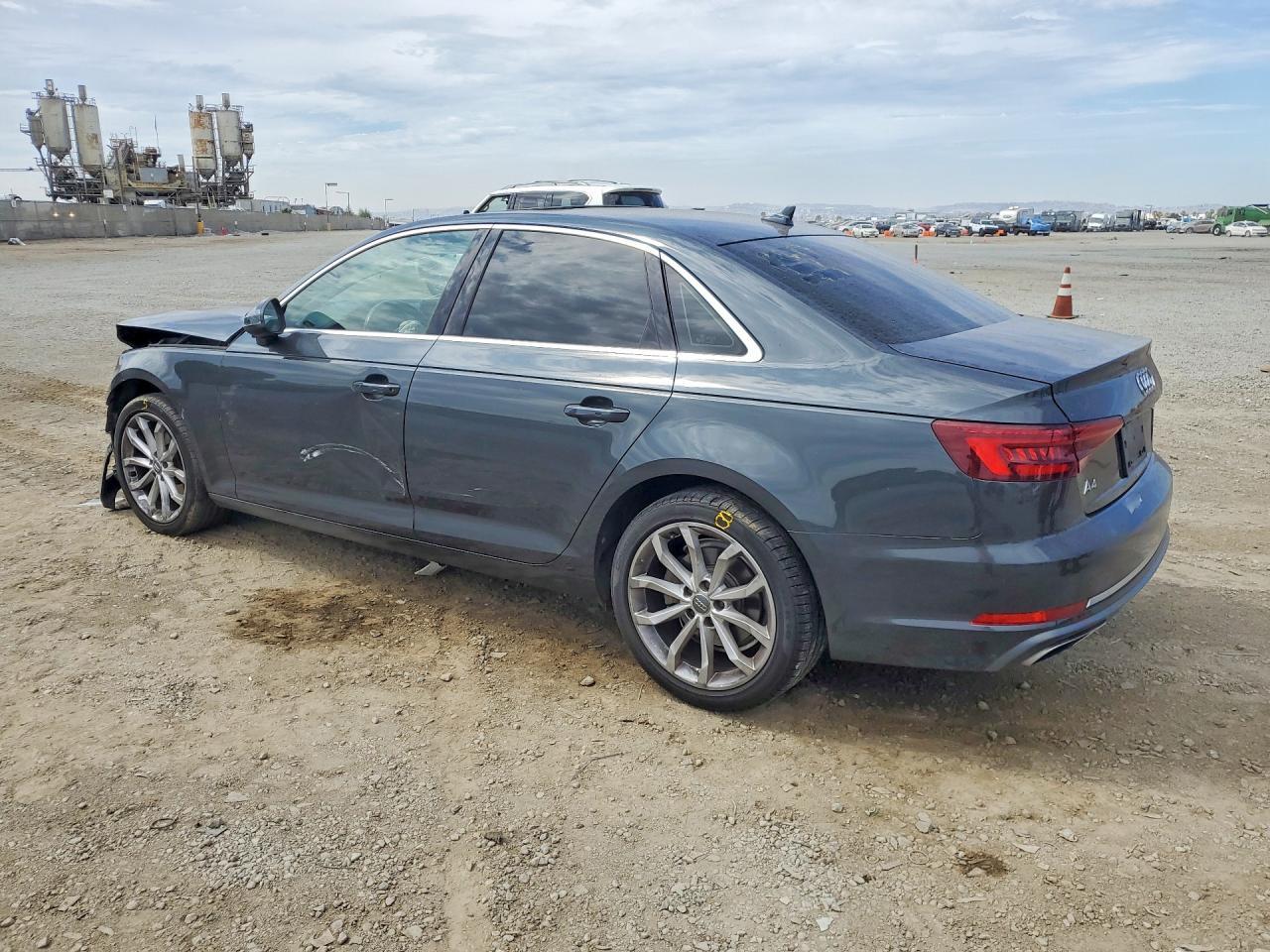 2019 Audi A4 Premium - Фото 2