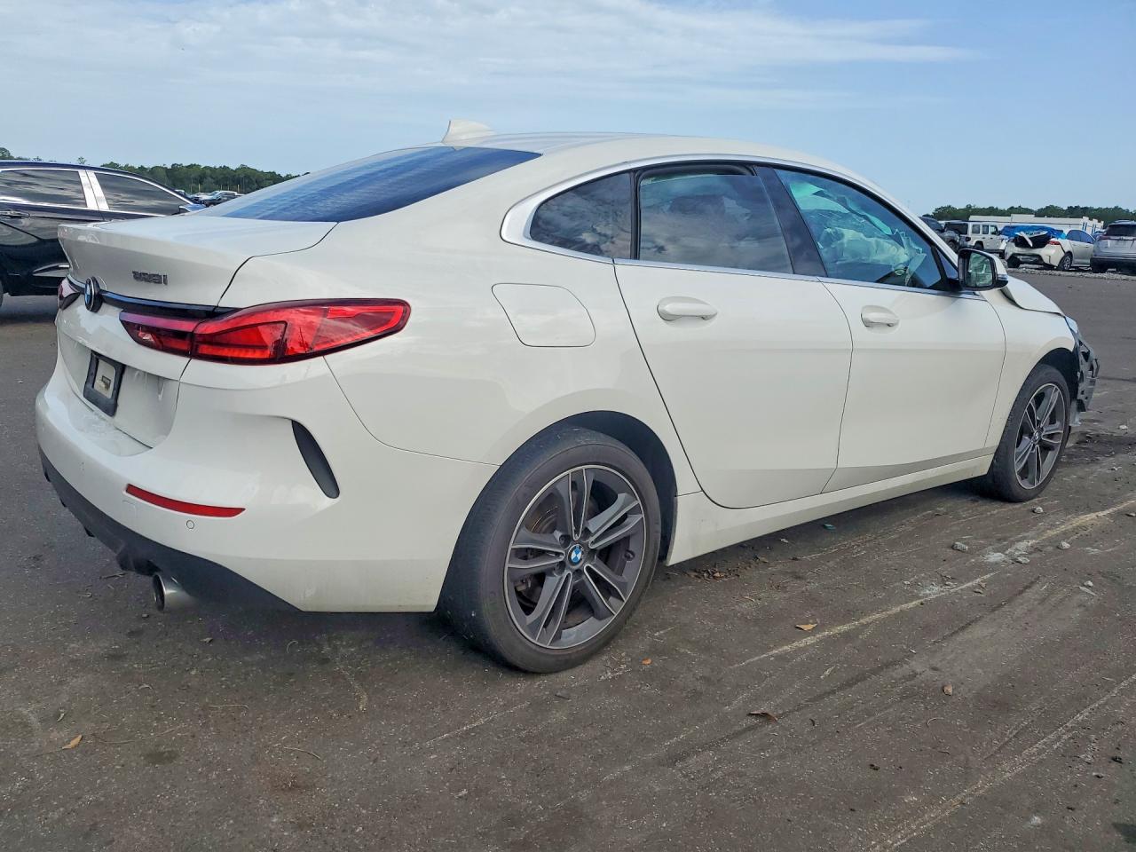 2021 BMW 228I - Фото 3