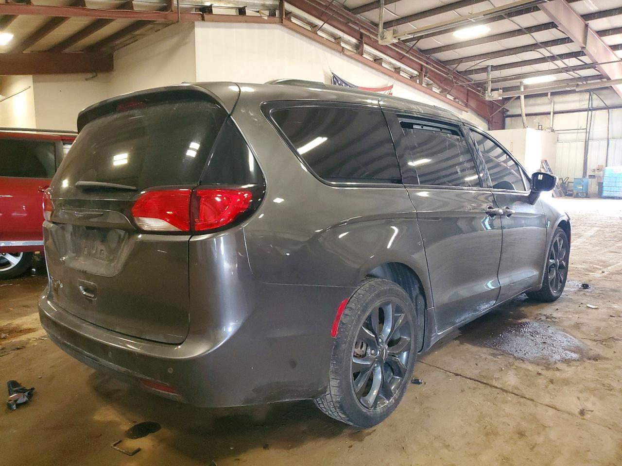 2018 Chrysler Pacifica Touring Plus - Фото 3