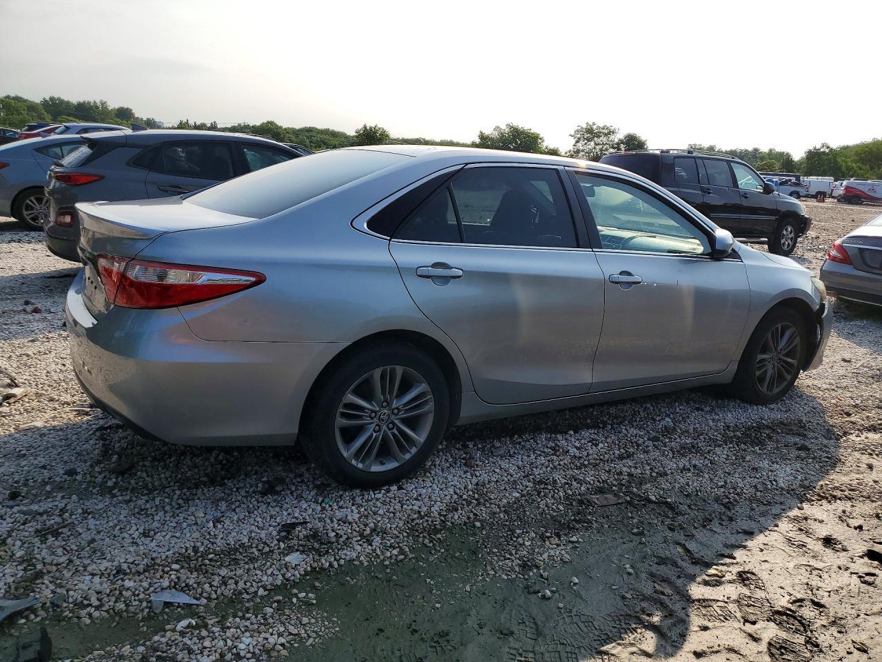 2016 Toyota Camry Se - Фото 3