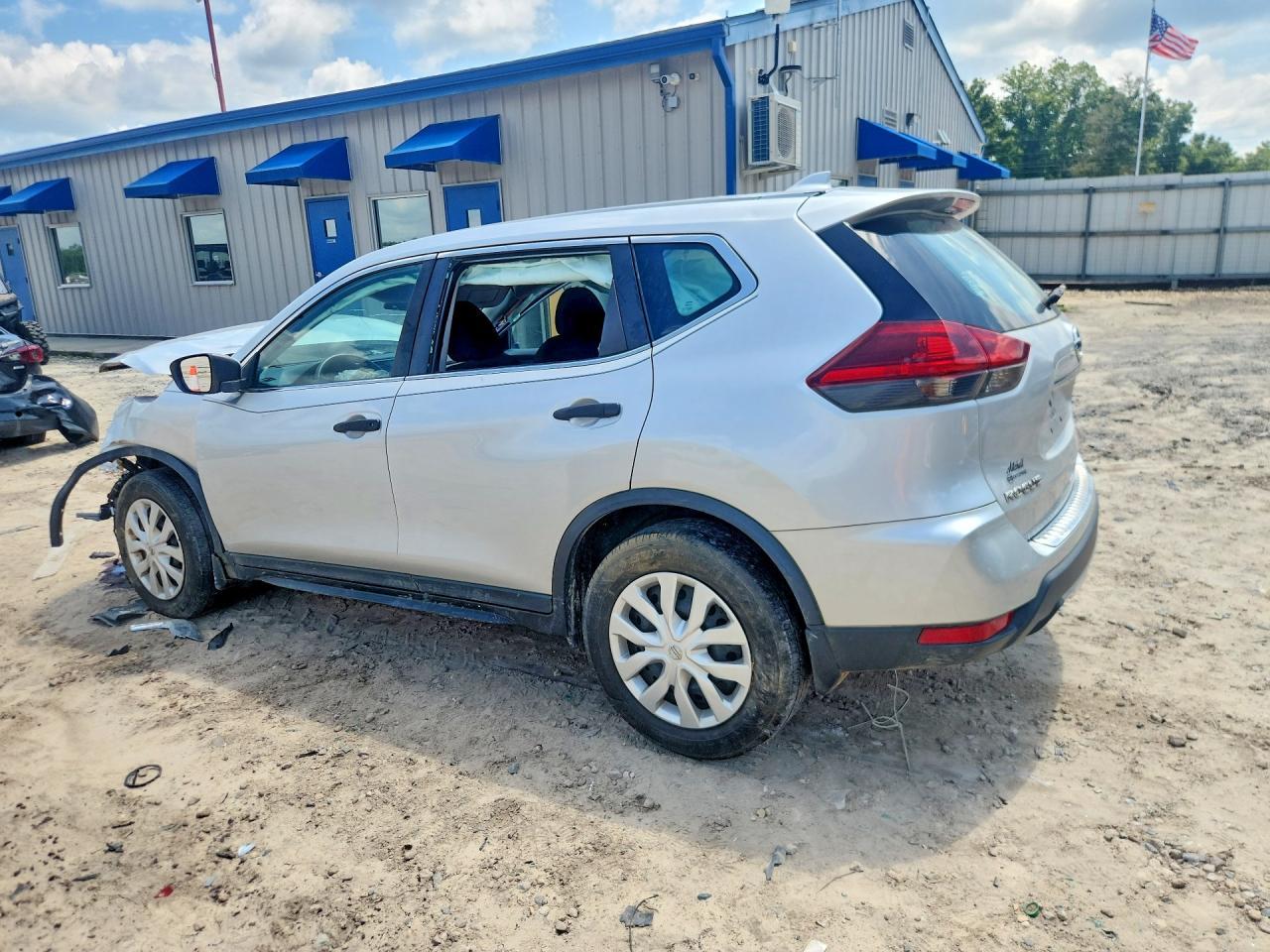 2019 Nissan Rogue S - Фото 2