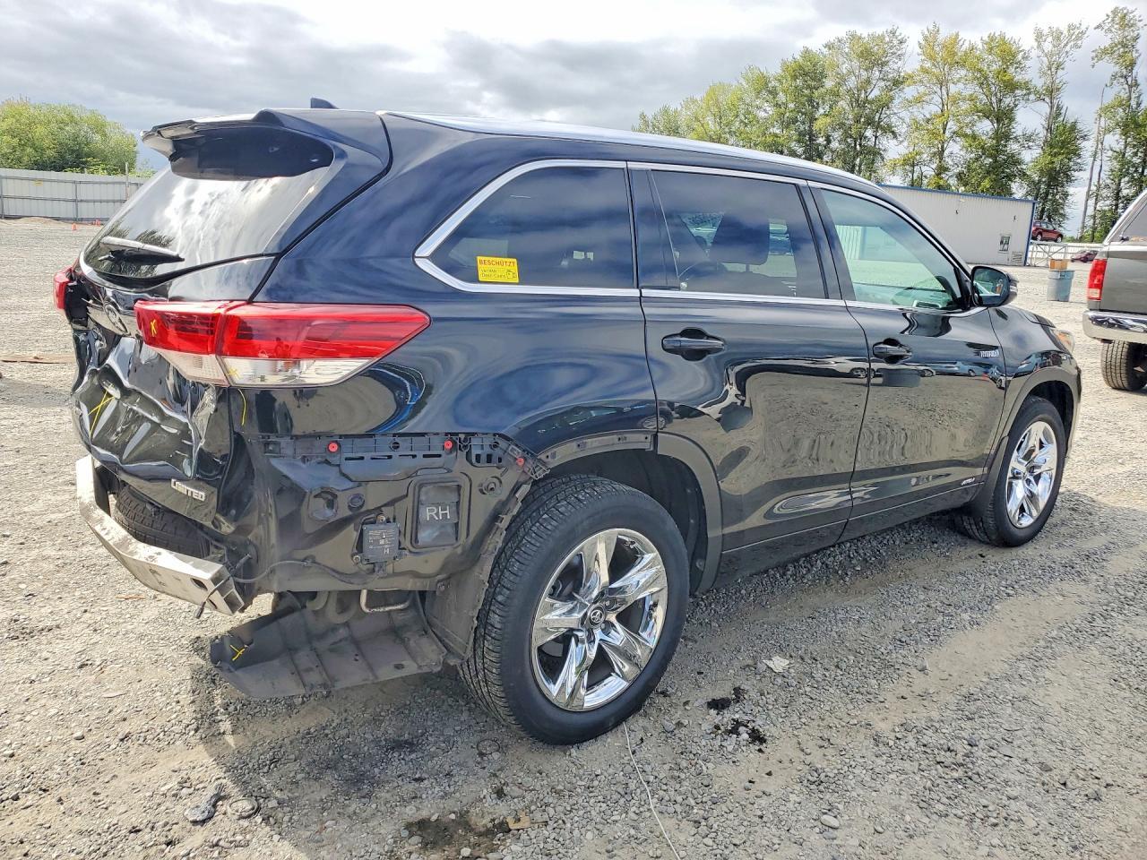 2018 Toyota Highlander Hybrid Limited Platinum - Image 3