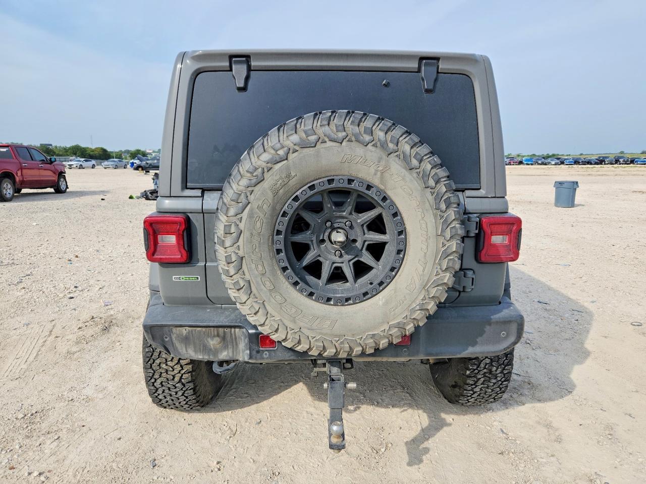 2020 Jeep Wrangler Unlimited Sahara - Фото 6