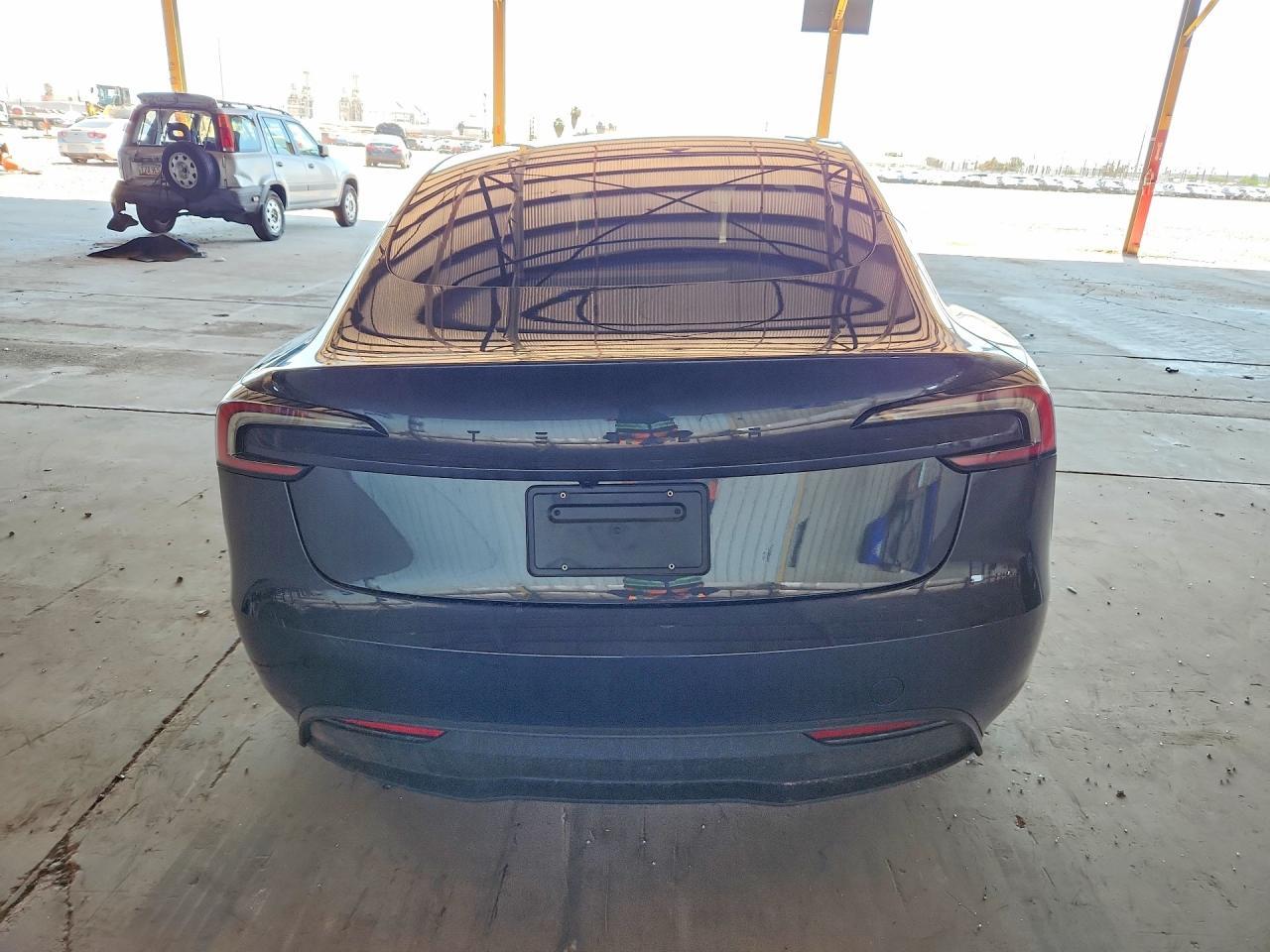 2026 Tesla Model 3 - Фото 6