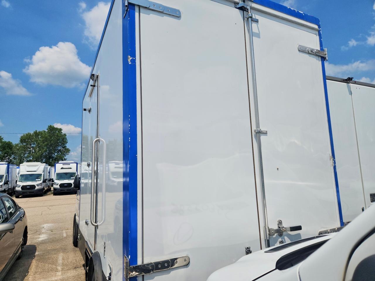 2023 Ford E350 Refrigerated Truck Refrigerated Box Truck - Image 6