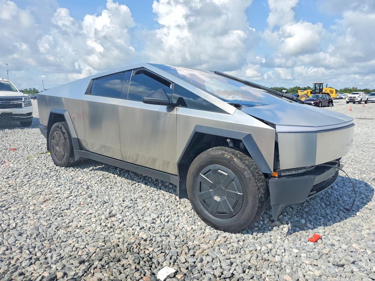 2025 Tesla Cybertruck - Image 4
