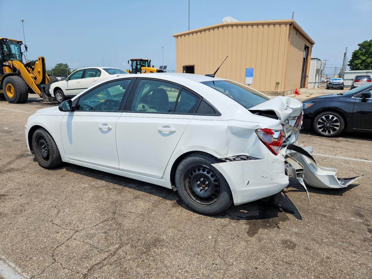 2013 Chevrolet Cruze Ls - Фото 2