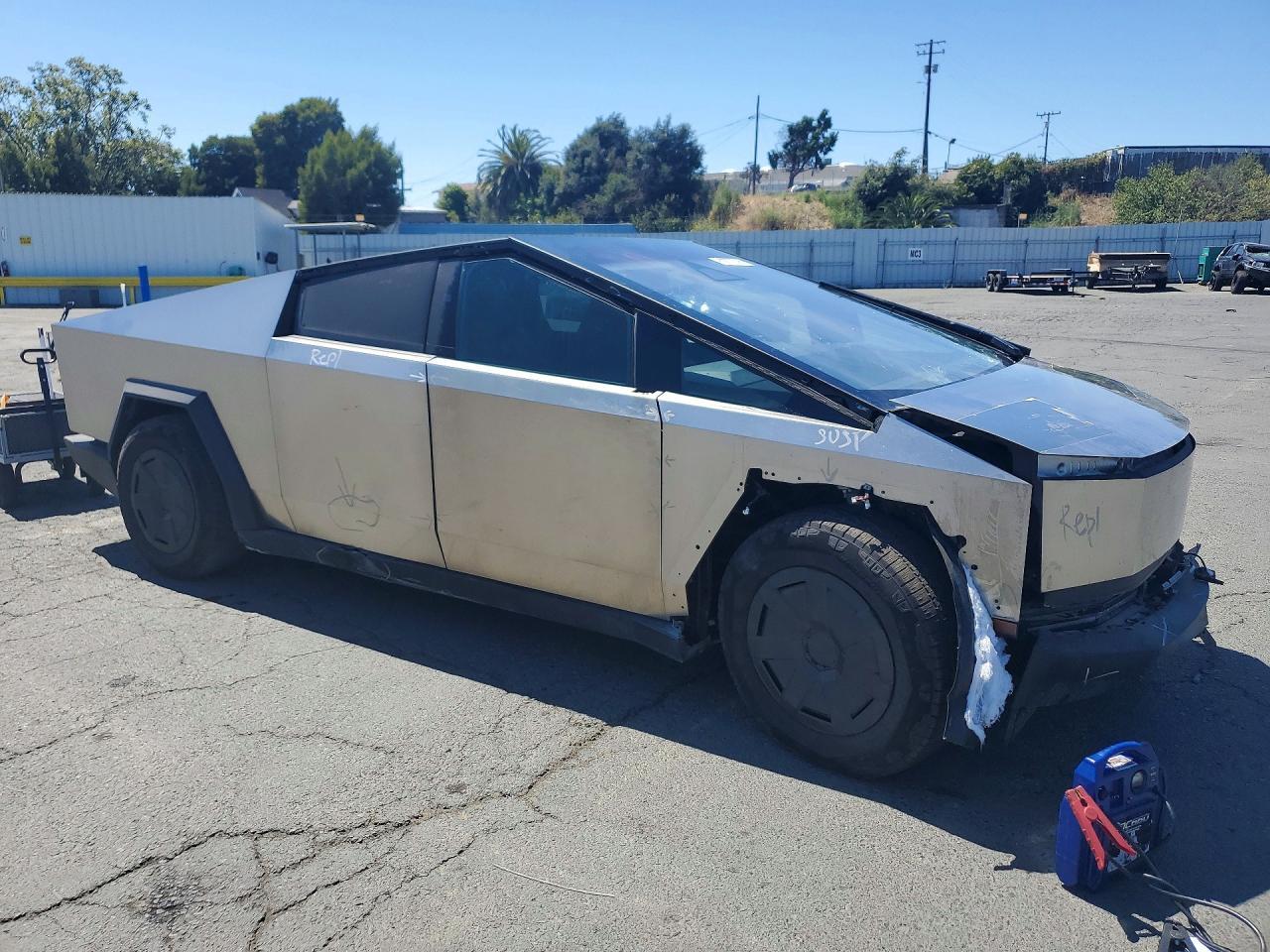 2024 Tesla Cybertruck - Image 4