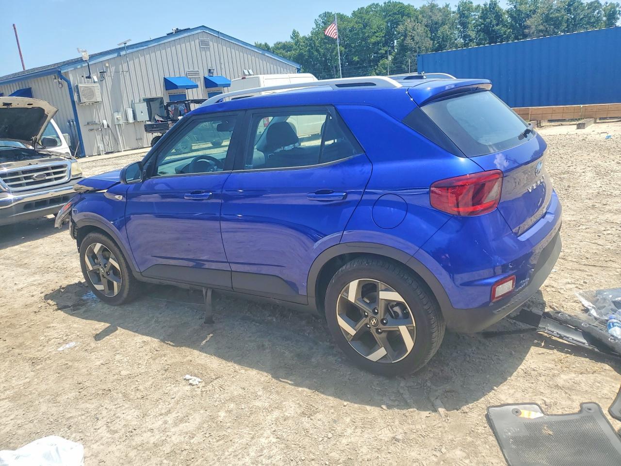 2020 Hyundai Venue Sel - Image 2