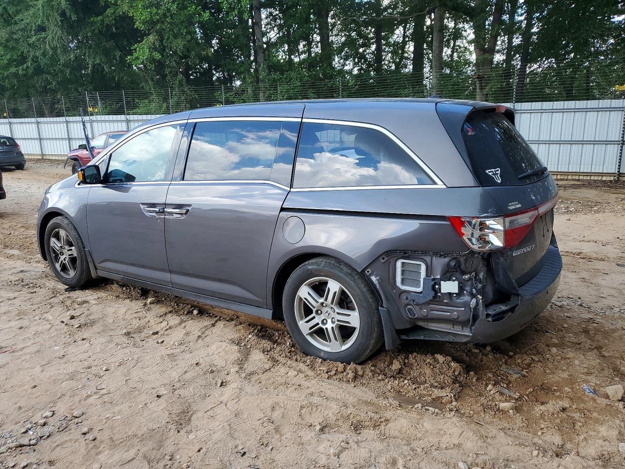 2012 Honda Odyssey Touring - Image 2