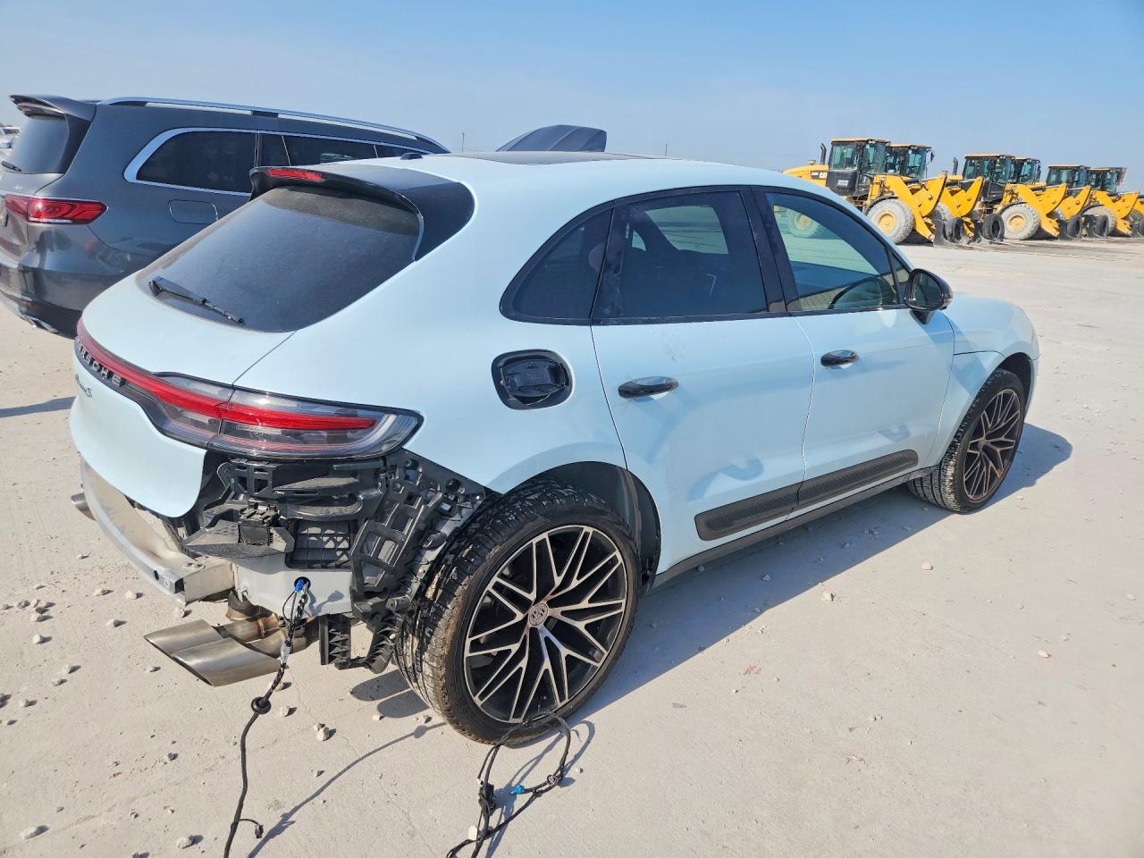 2025 Porsche Macan - Image 3