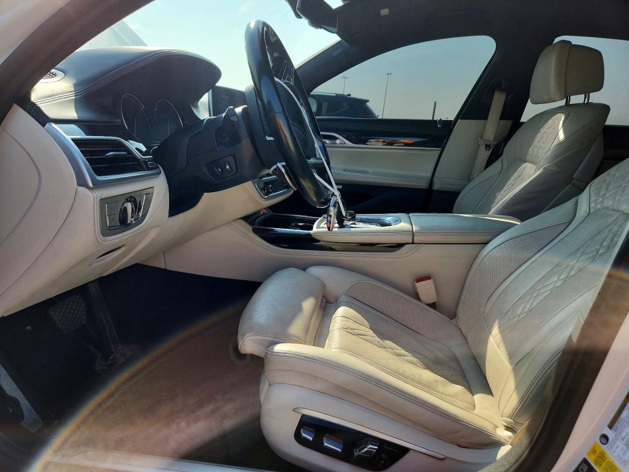 2017 BMW 750 Xi - Фото 7