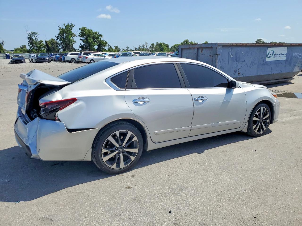 2017 Nissan Altima 2.5 Sr - Image 3