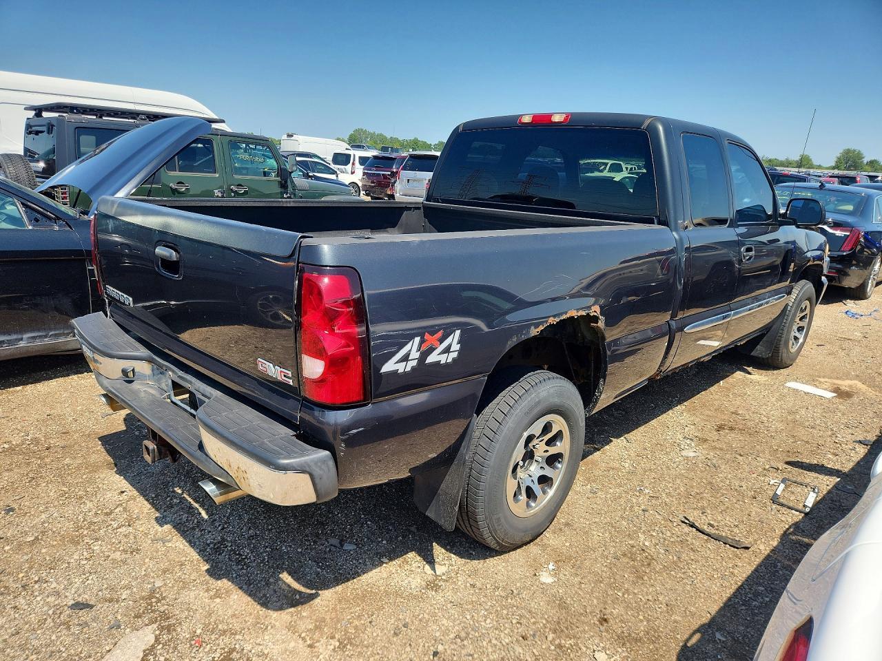 2003 GMC New Sierra K1500 - Фото 3