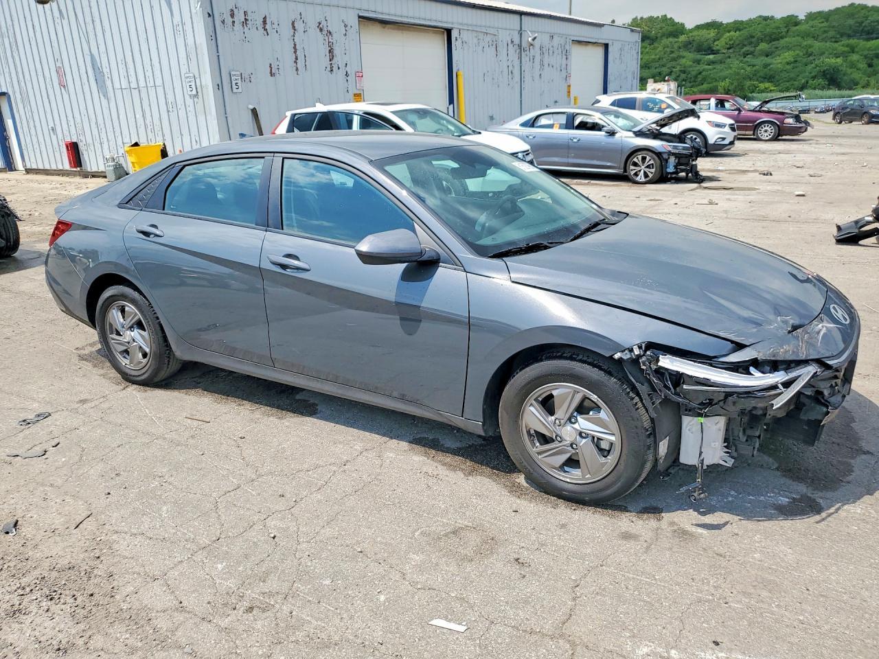 2025 Hyundai Elantra Se - Фото 4