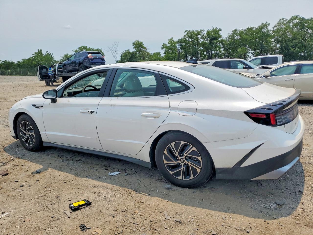 2026 Hyundai Sonata Hybrid Blue - Image 2