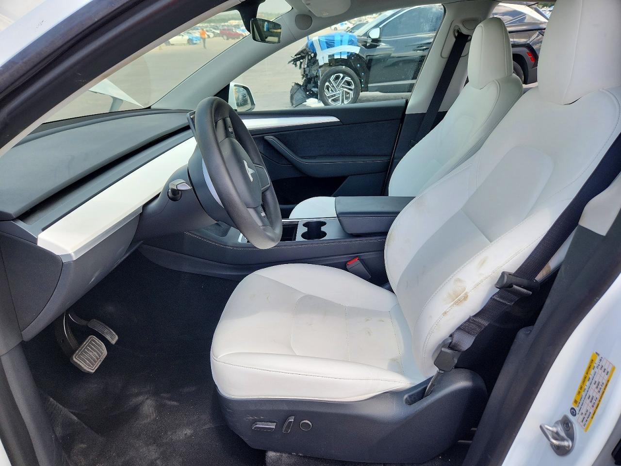 2023 Tesla Model Y - Image 7
