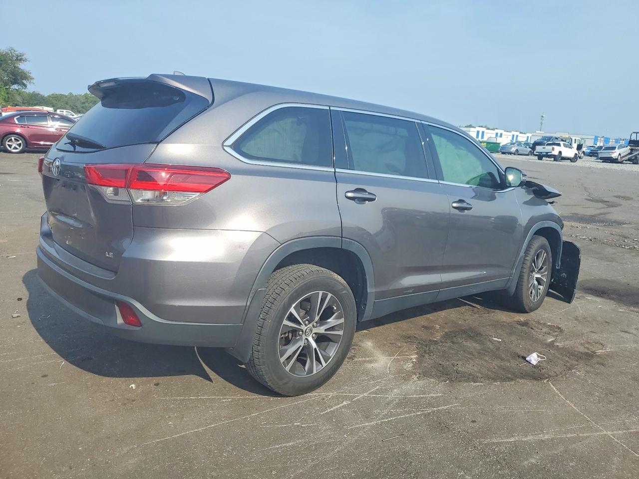 2019 Toyota Highlander Le Plus - Фото 3