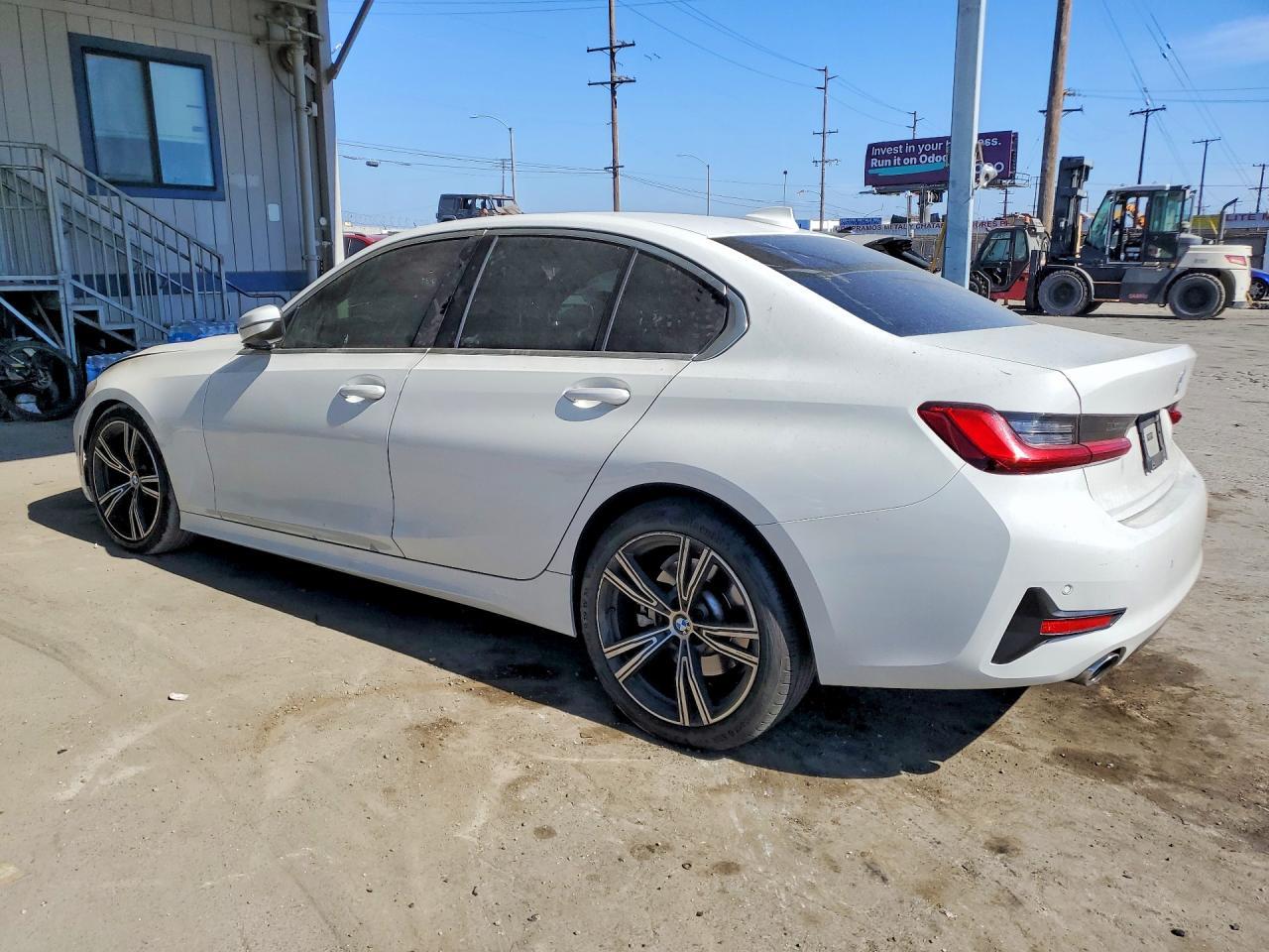 2020 BMW 330I - Фото 2