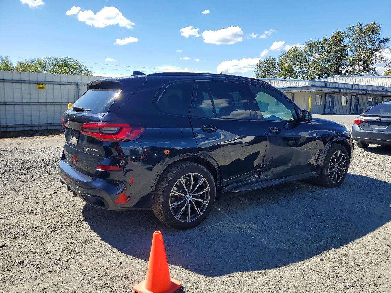 2022 BMW X5 xDrive45E - Image 3