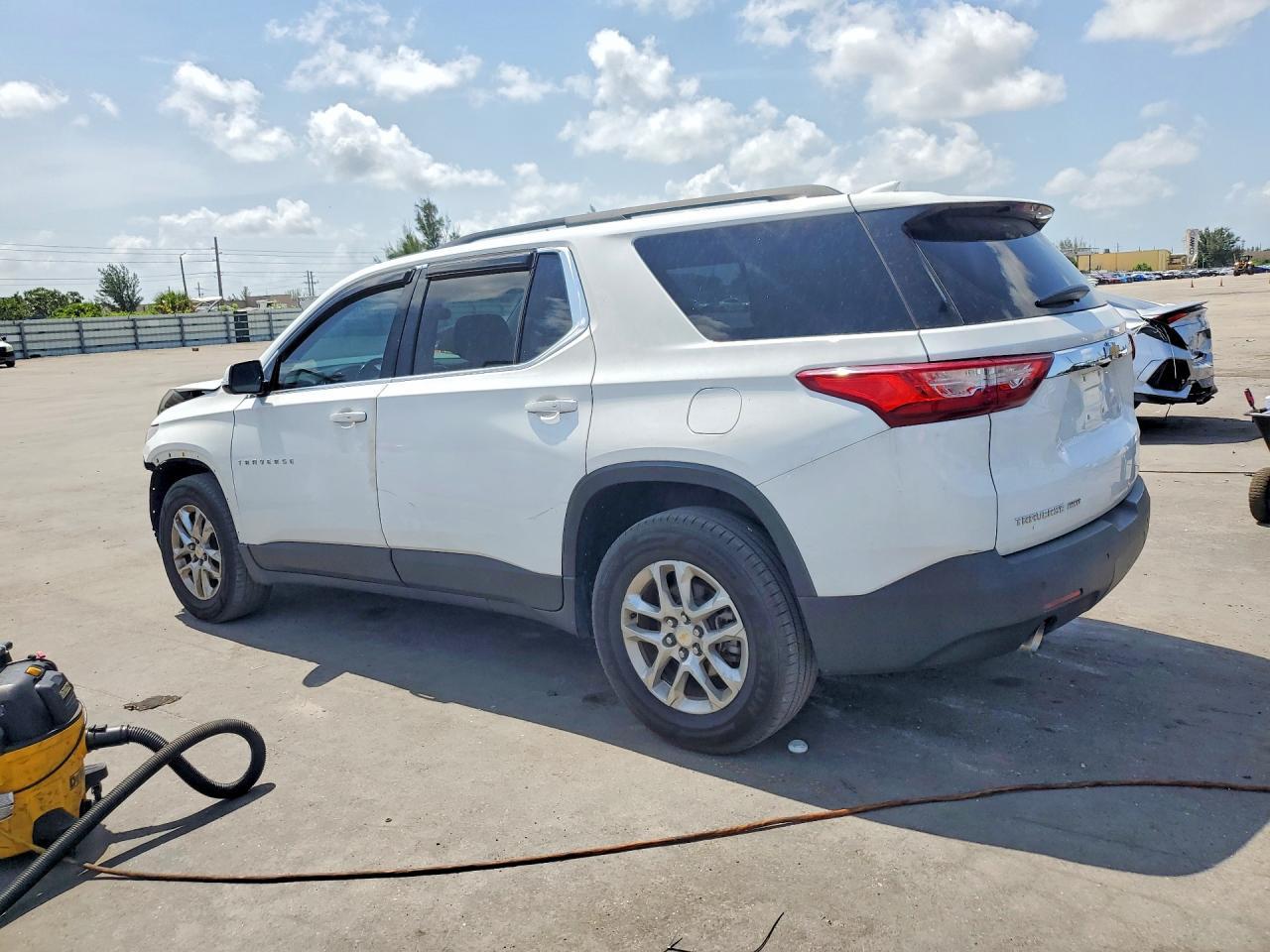 2020 Chevrolet Traverse Lt - Фото 2