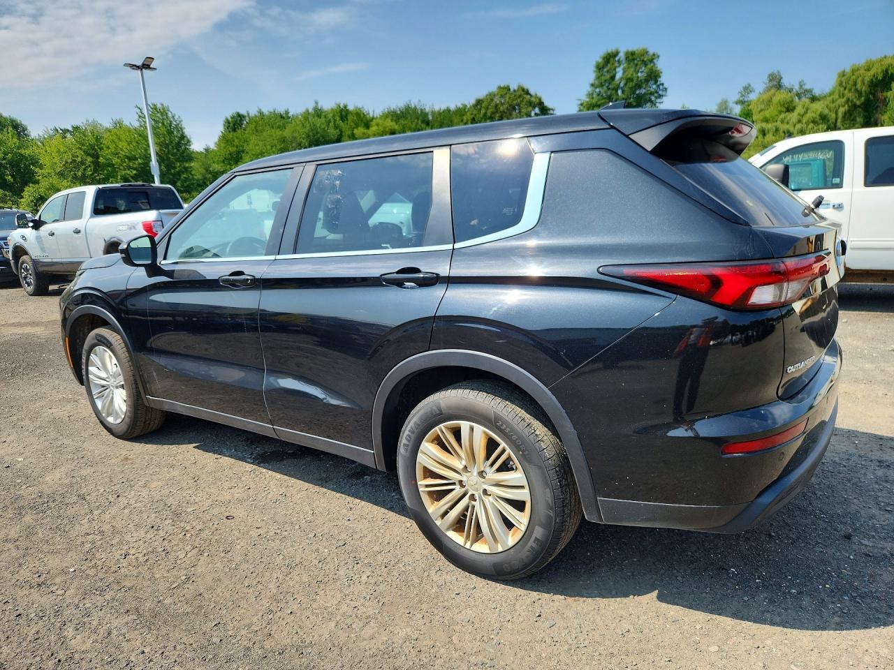 2023 Mitsubishi Outlander Es - Фото 2