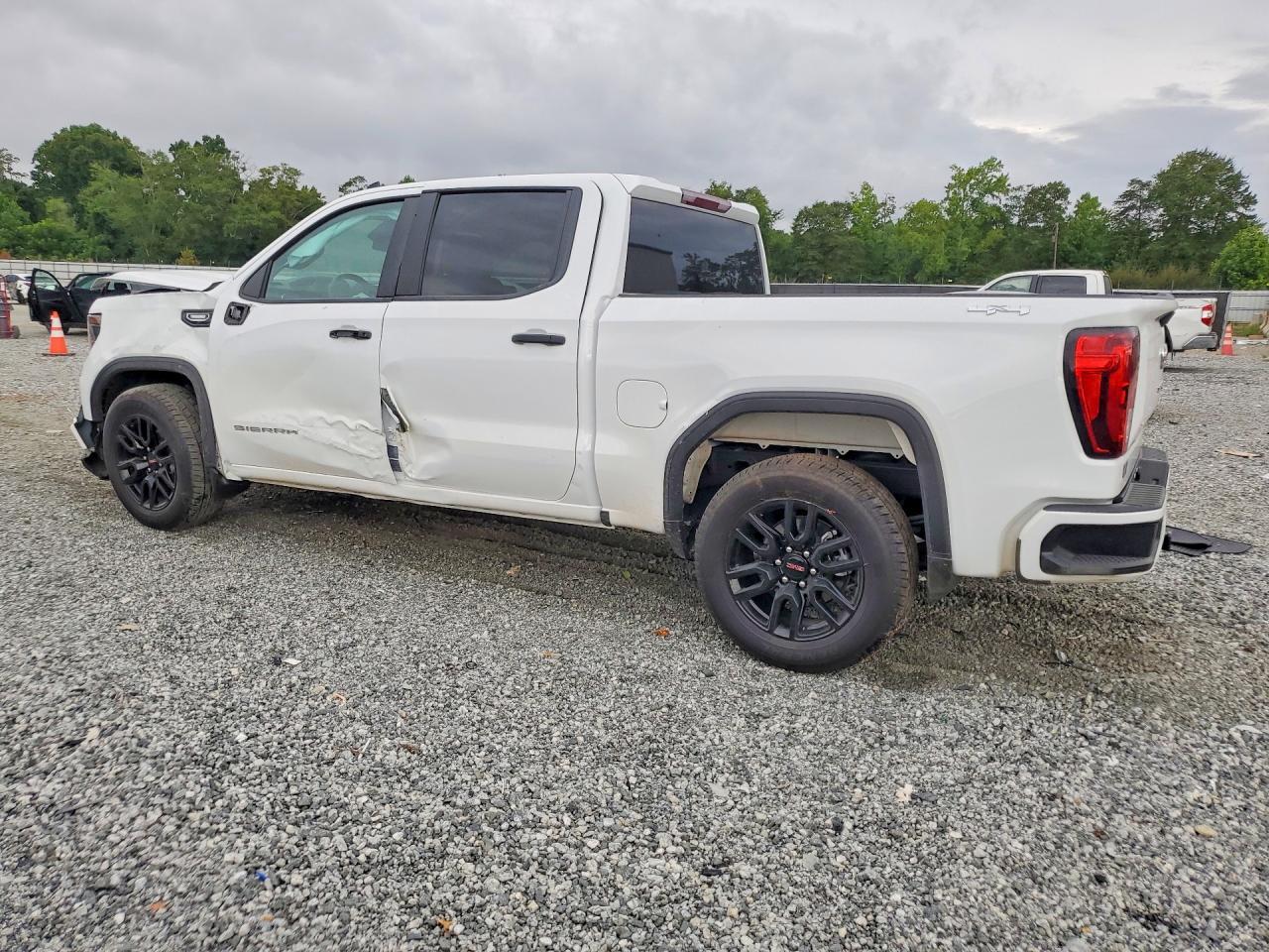 2025 GMC Sierra K1500 - Image 2