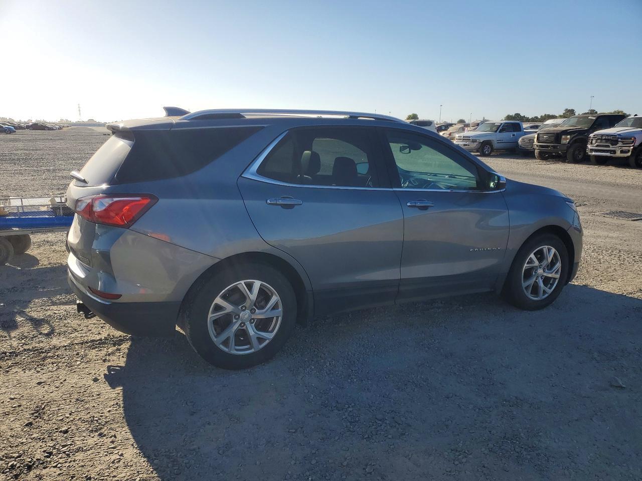 2018 Chevrolet Equinox Premier - Image 3