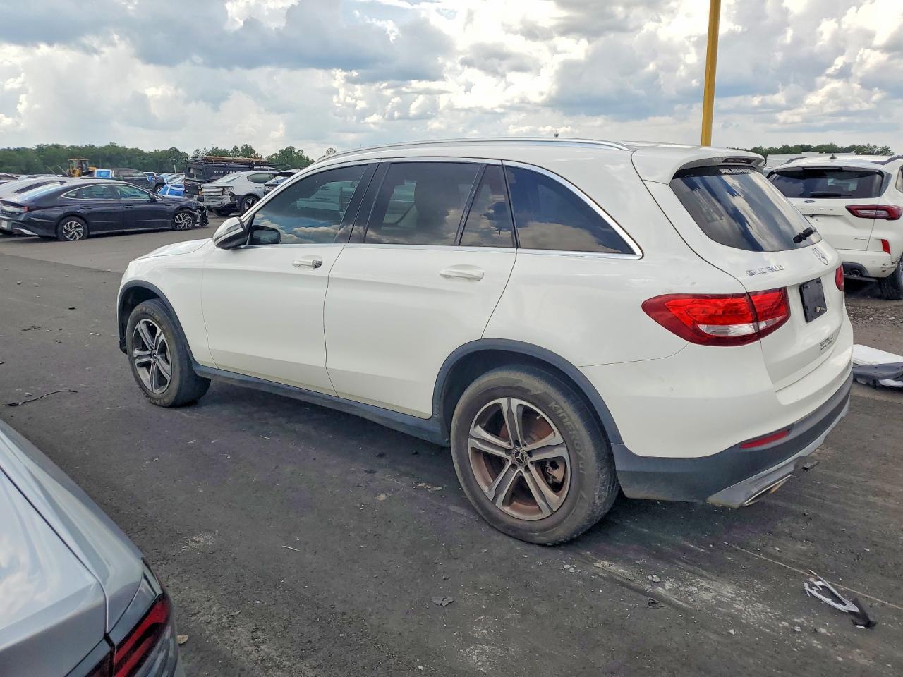 2019 Mercedes-Benz Glc 300 - Image 2