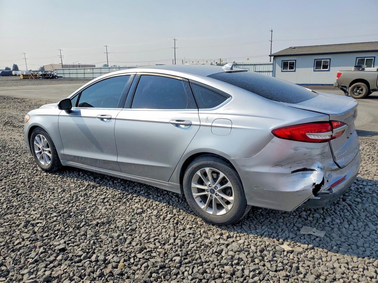 2020 Ford Fusion Se - Image 2