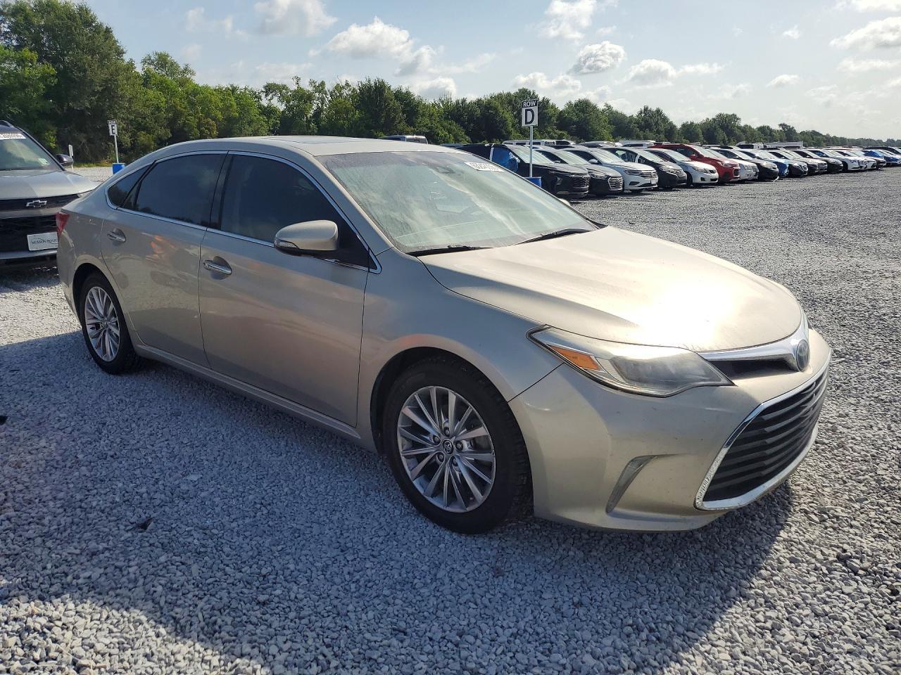 2016 Toyota Avalon Hybrid Limited - Image 4