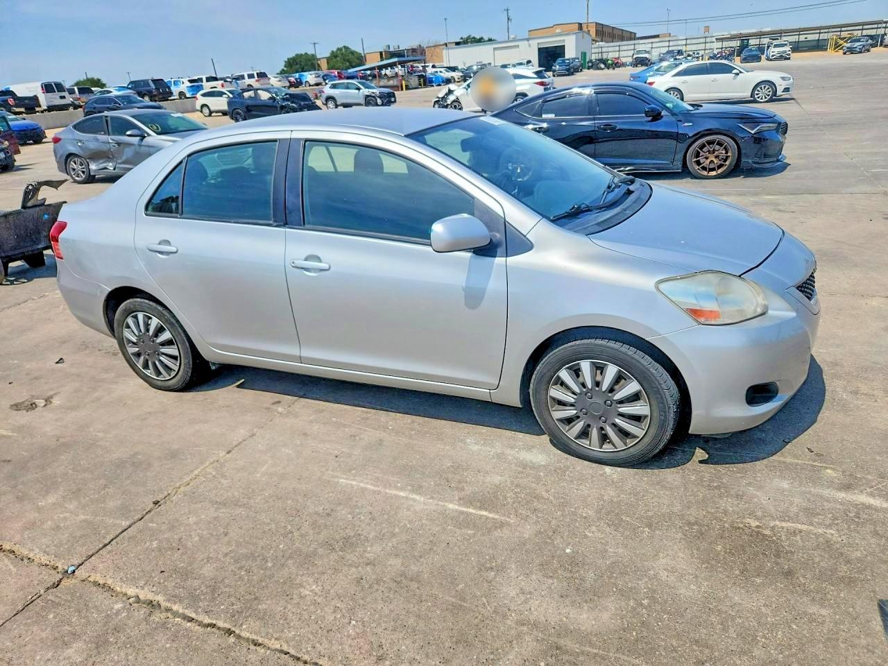 2012 Toyota Yaris - Image 4