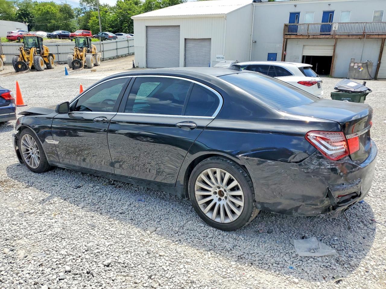 2010 BMW 750 Li - Фото 2